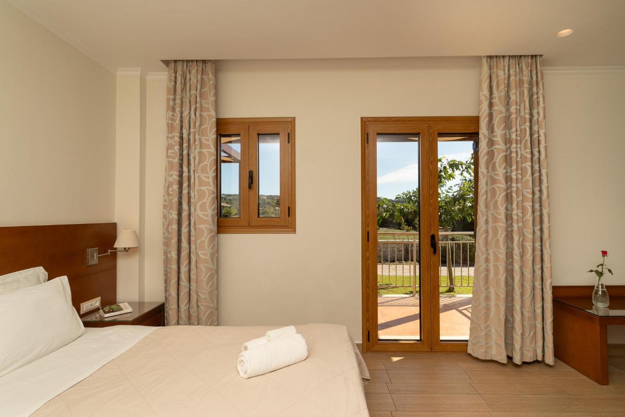 Niriides Luxury Villas Метони Экстерьер фото