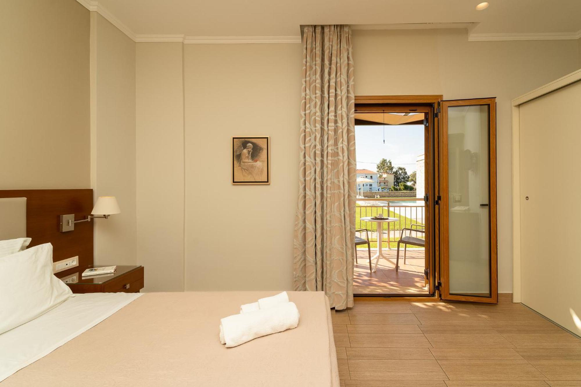 Niriides Luxury Villas Метони Экстерьер фото