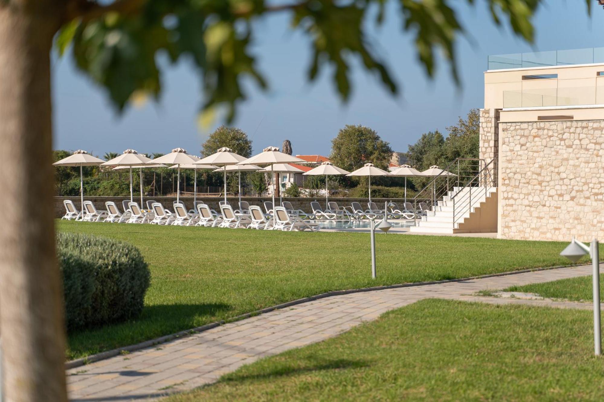 Niriides Luxury Villas Метони Экстерьер фото