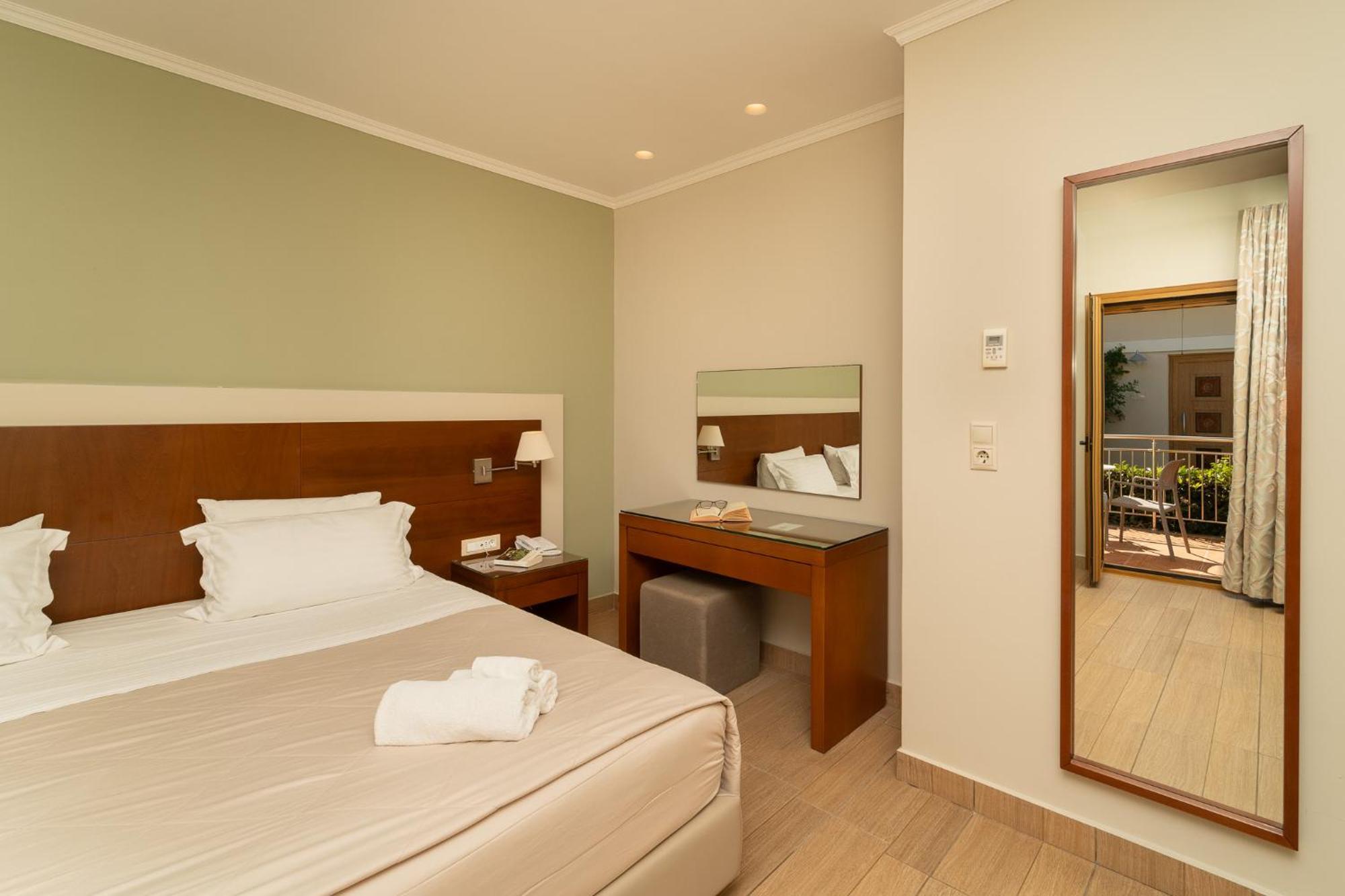 Niriides Luxury Villas Метони Экстерьер фото