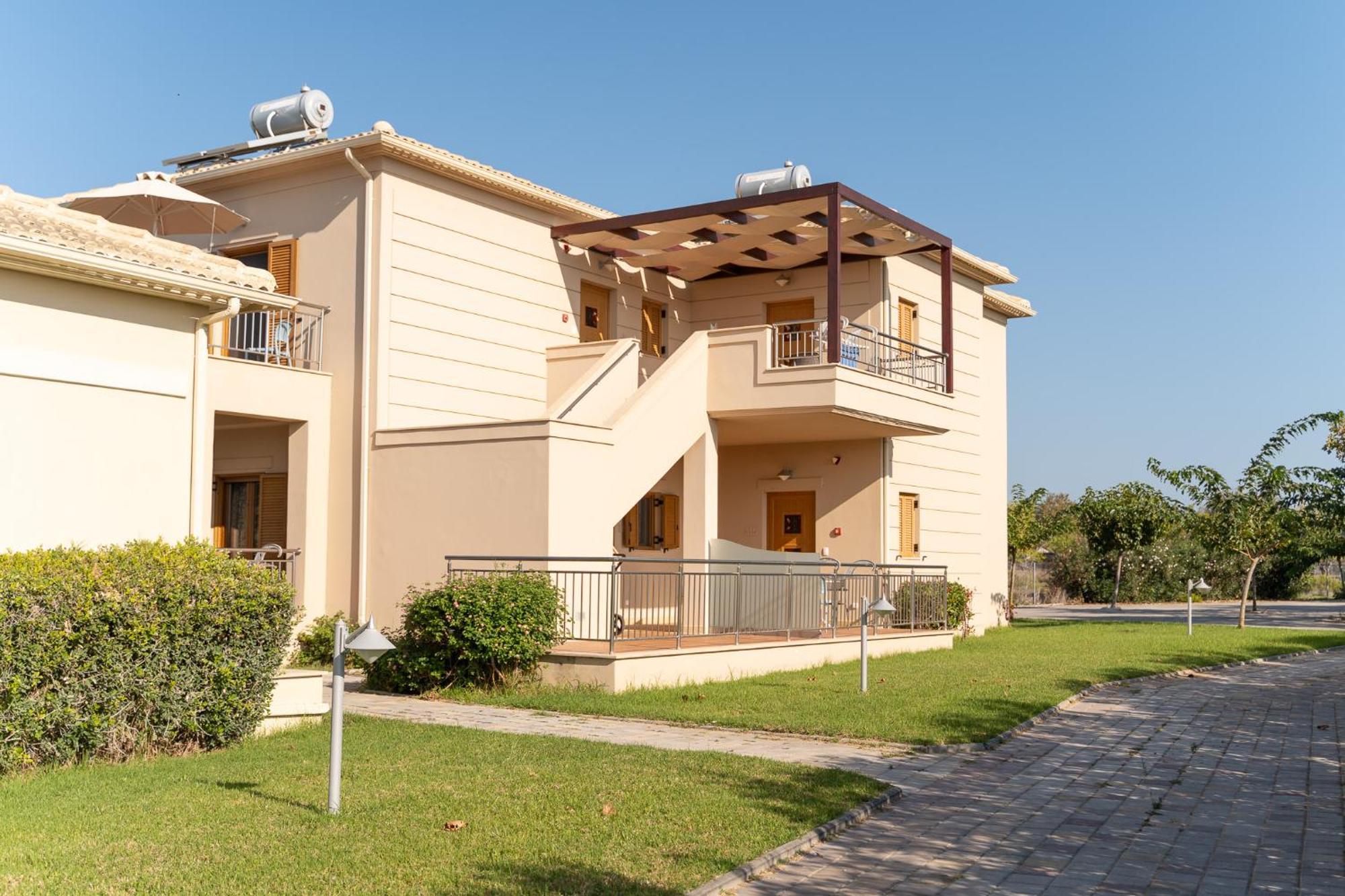 Niriides Luxury Villas Метони Экстерьер фото