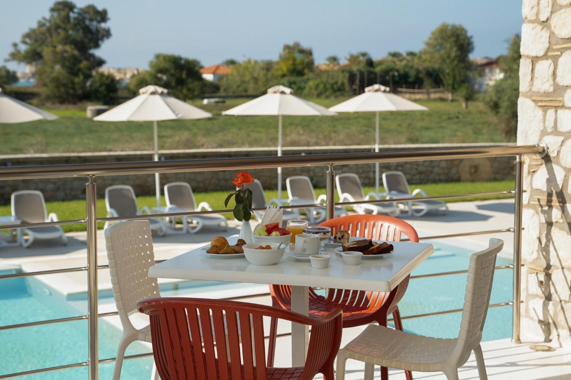Niriides Luxury Villas Метони Экстерьер фото