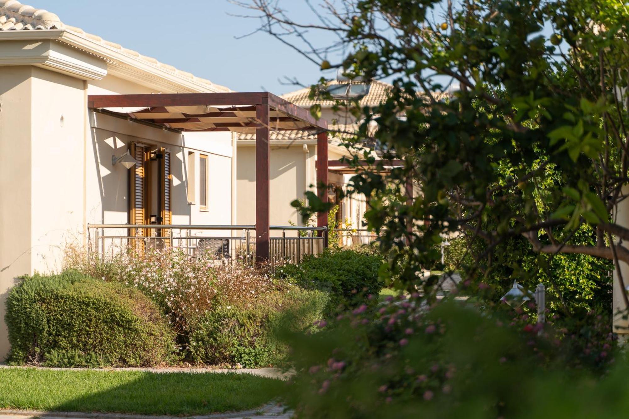 Niriides Luxury Villas Метони Экстерьер фото