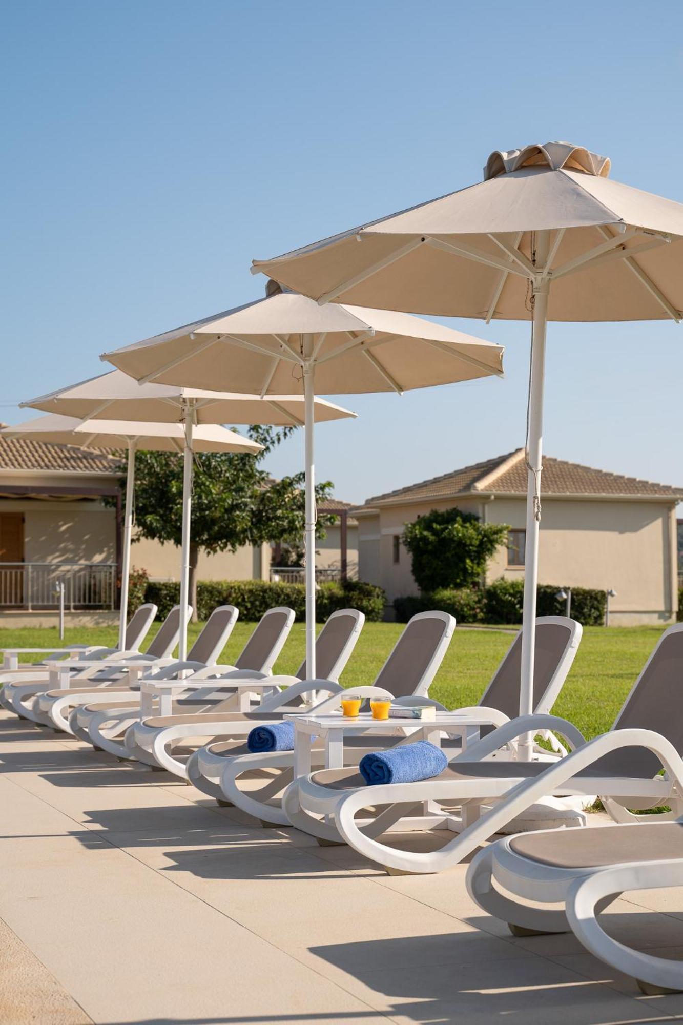 Niriides Luxury Villas Метони Экстерьер фото