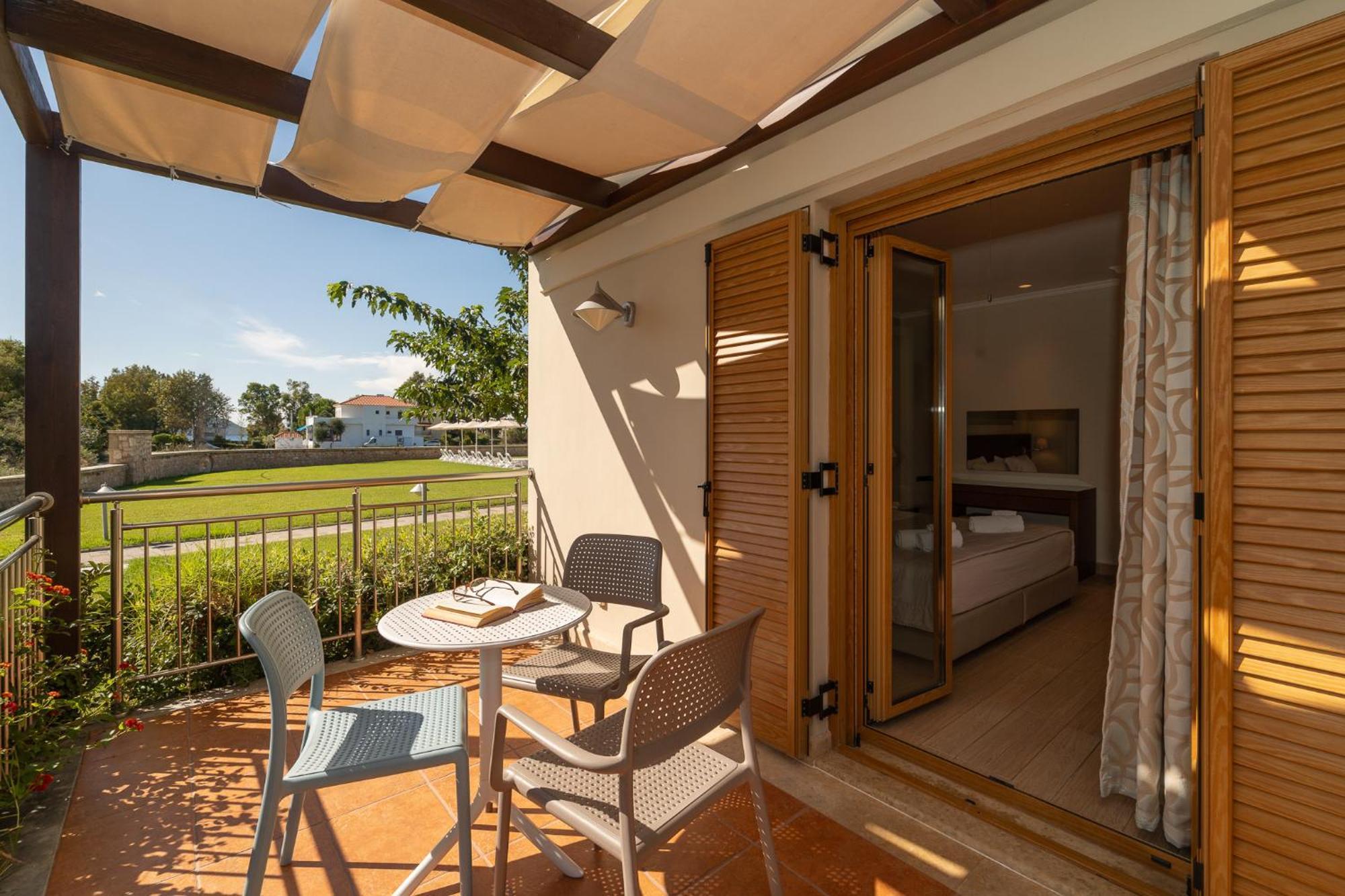 Niriides Luxury Villas Метони Экстерьер фото